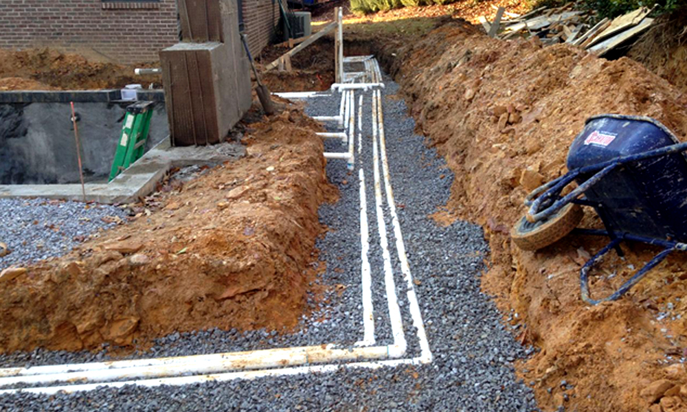 Installing pool pipes in the trenches